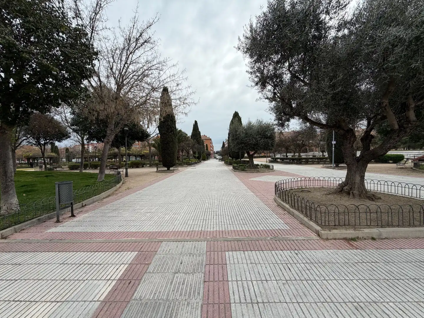 Vista exterior de Casa adosada en venta en Fuenlabrada con Aire acondicionado, Calefacción y Trastero