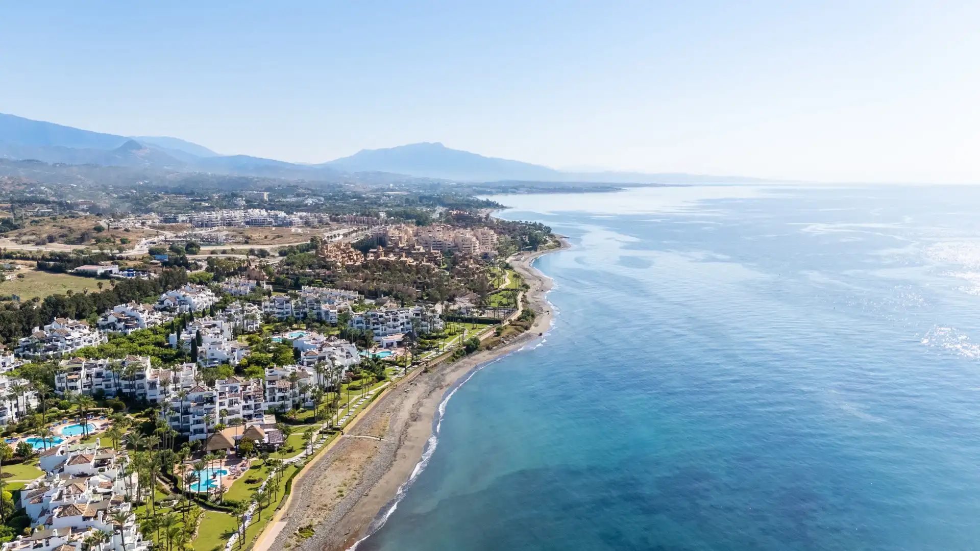 Exterior view of Ground floor for sale in Estepona  with Air Conditioner, Private garden and Terrace