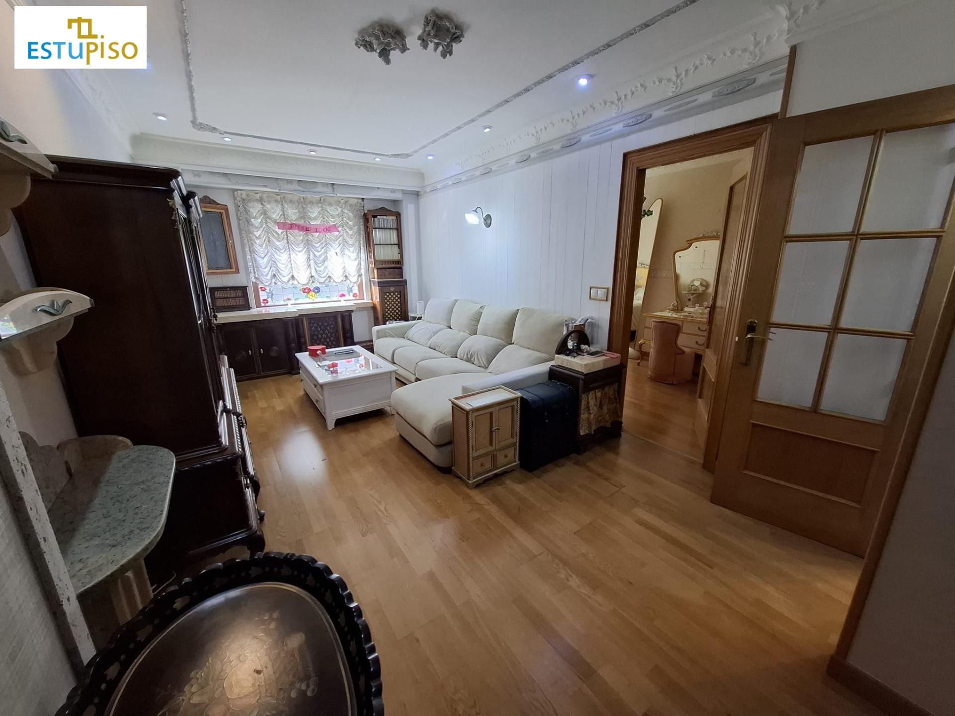 Sala de estar de Piso en venta en León Capital  con Calefacción y Trastero