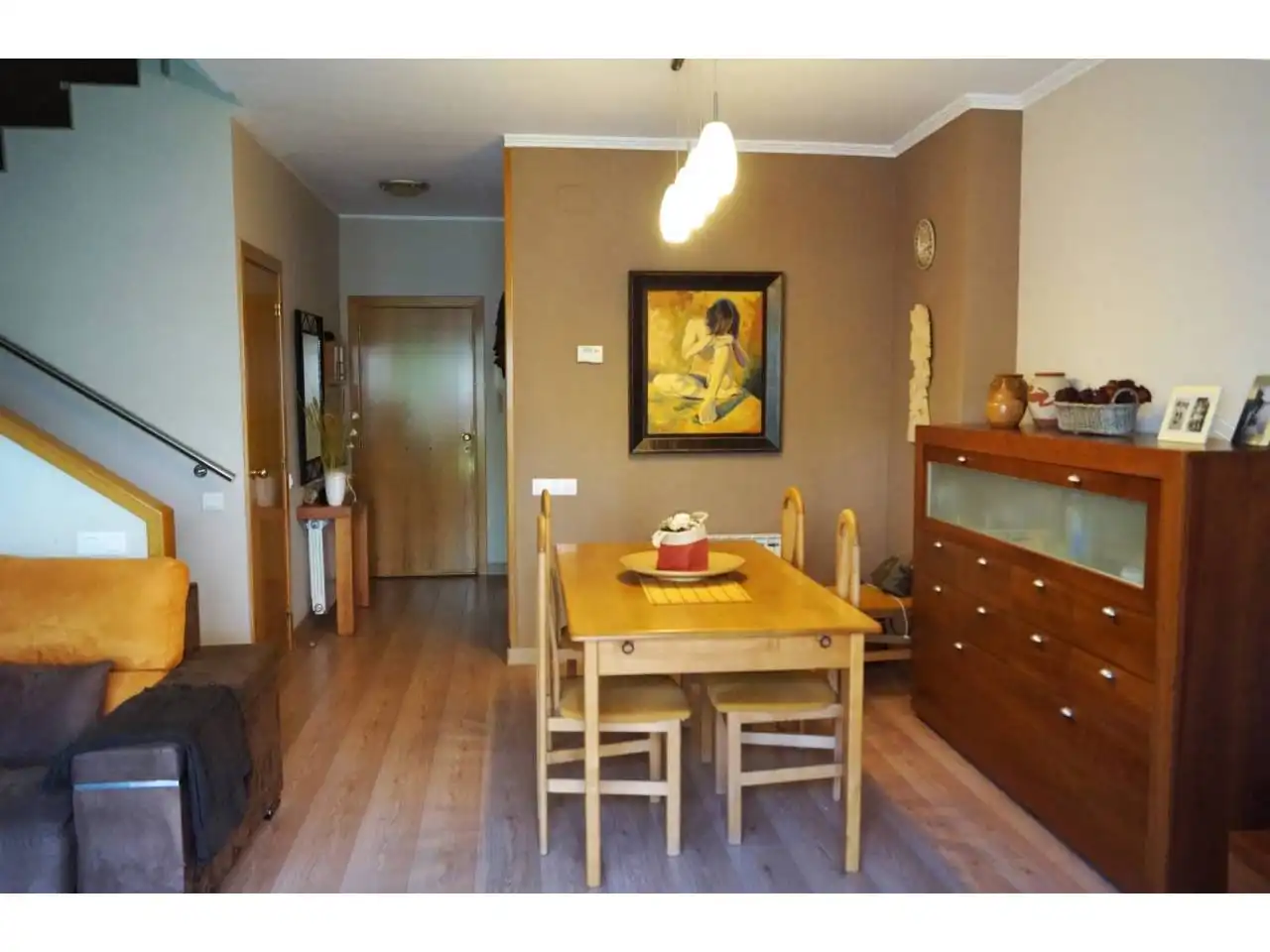 Esszimmer von Einfamilien-Reihenhaus zum Verkauf in Sabadell mit Klimaanlage, Heizung und Privatgarten