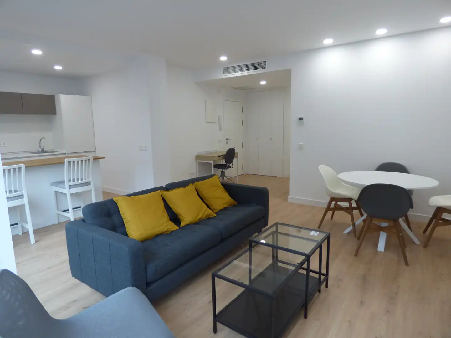 Sala de estar de Piso de alquiler en Madrid con Aire acondicionado, Calefacción y Trastero