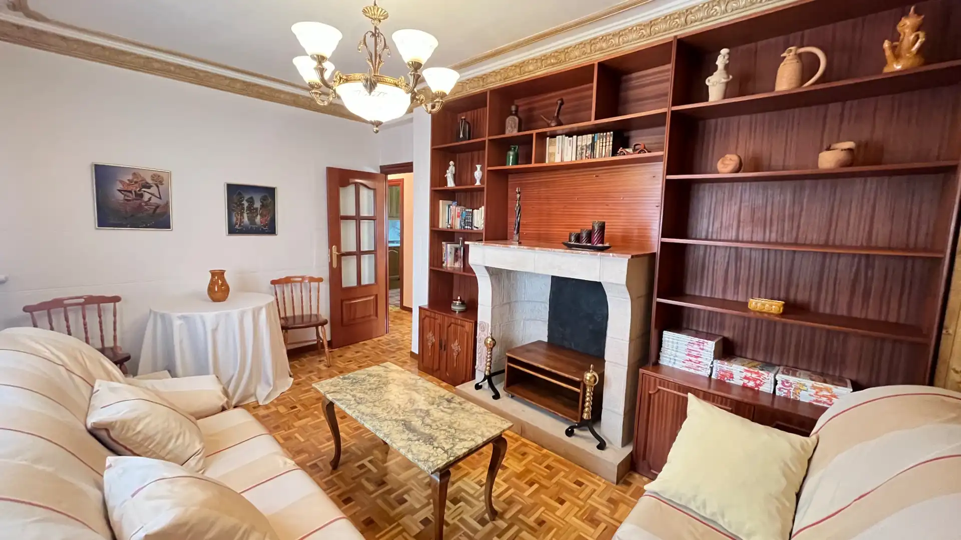 Sala d'estar de Pis en venda en Valladolid amb Calefacció, Parquet i Moblat