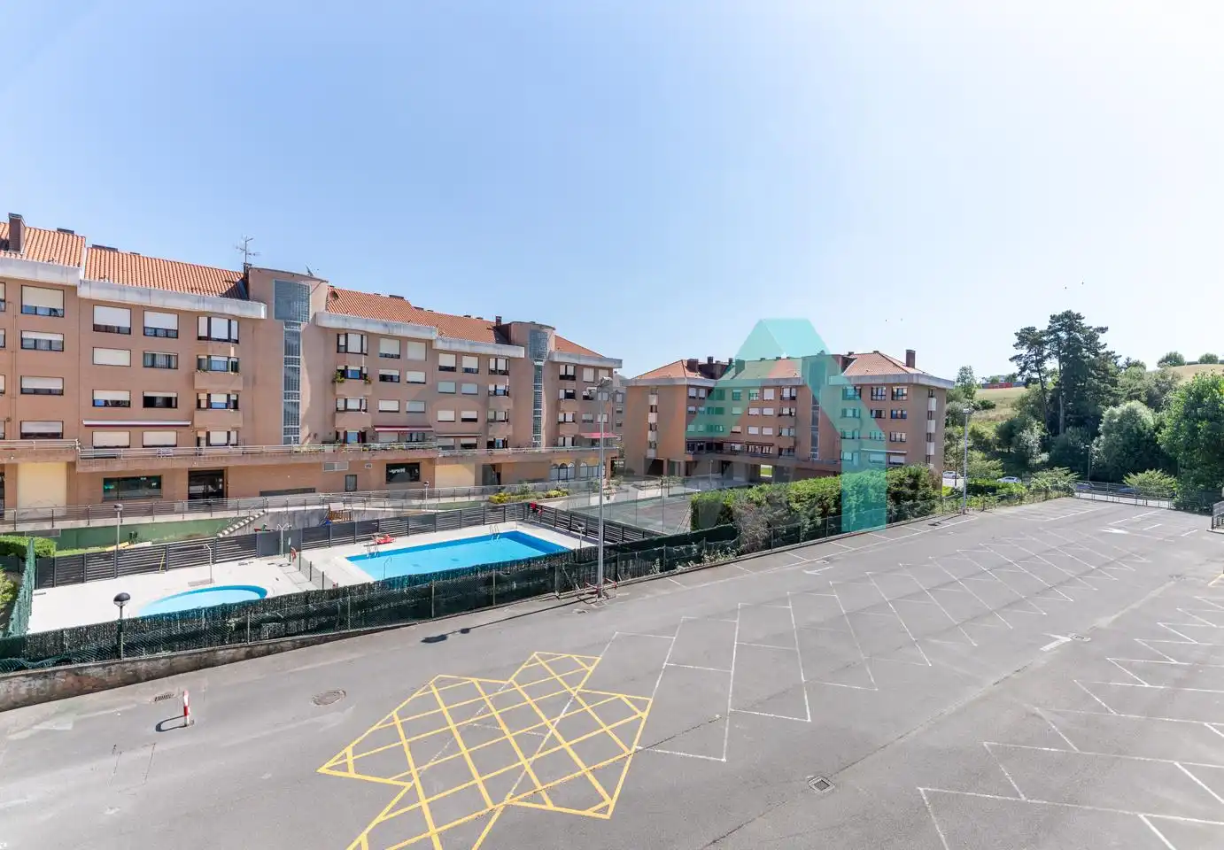 Schwimmbecken von Wohnung zum Verkauf in Oviedo  mit Heizung, Parkett und Terrasse