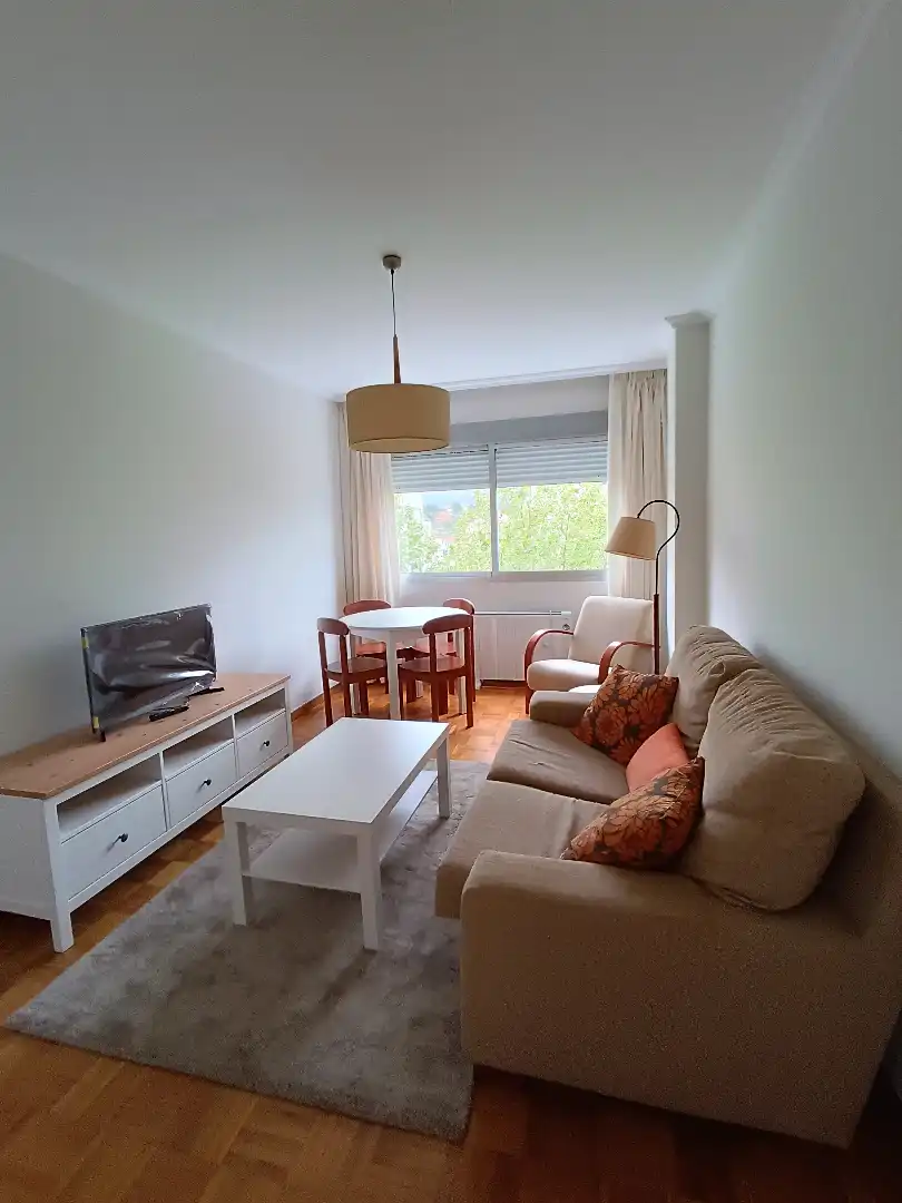 Sala de estar de Apartamento de alquiler en Pontevedra Capital  con Calefacción, Parquet y Amueblado