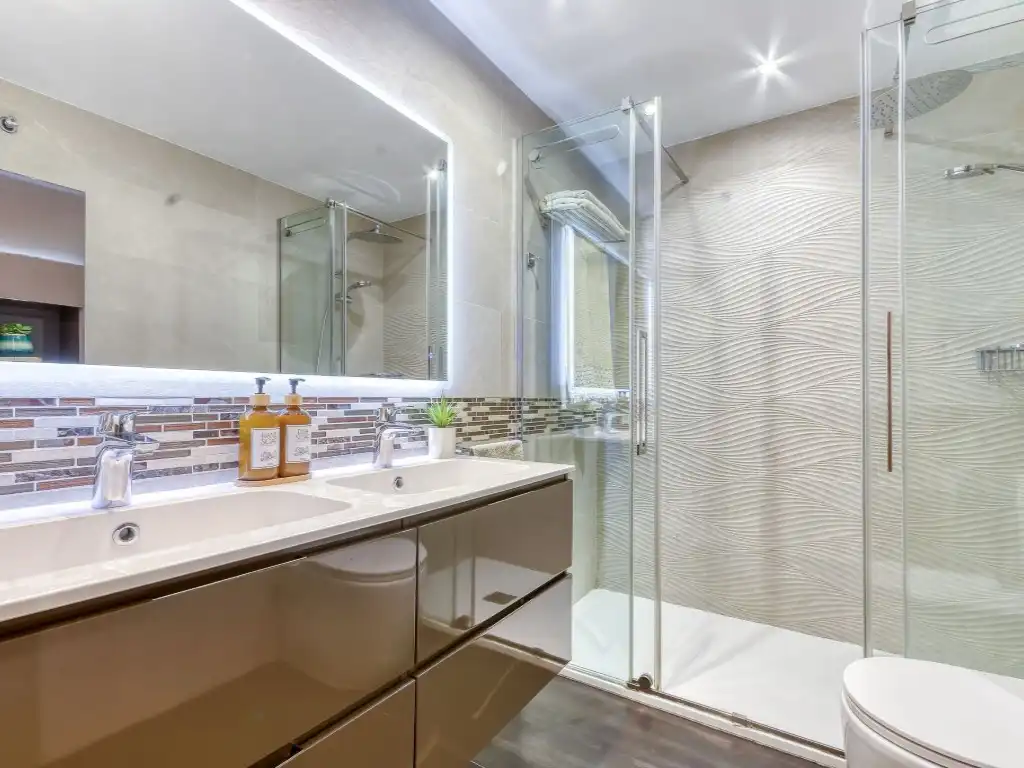 Bathroom of Flat for sale in Figueres  with Air Conditioner