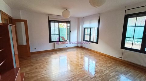 Foto 2 de Casa adosada en venta en Juan Ramón Jiménez, Cardeñadijo, Burgos