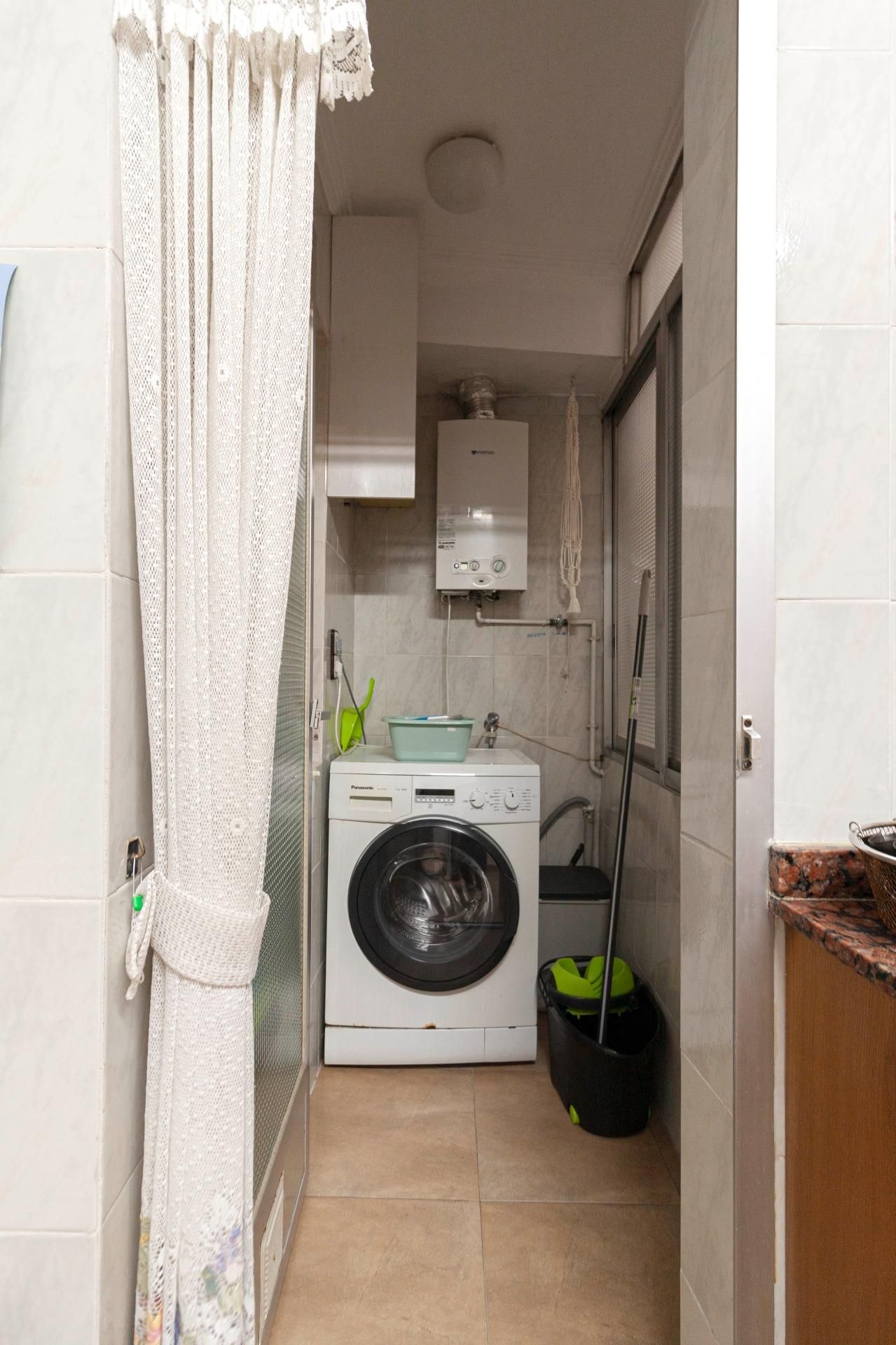 Bathroom of Flat for sale in  Valencia Capital  with Air Conditioner