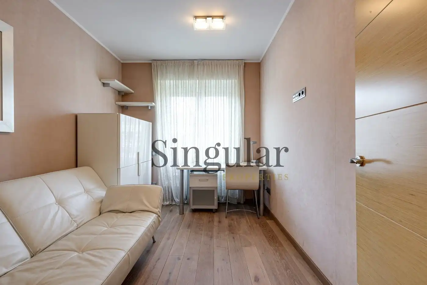 Schlafzimmer von Dachboden zur Miete in Barcelona mit Klimaanlage, Heizung und Privatgarten