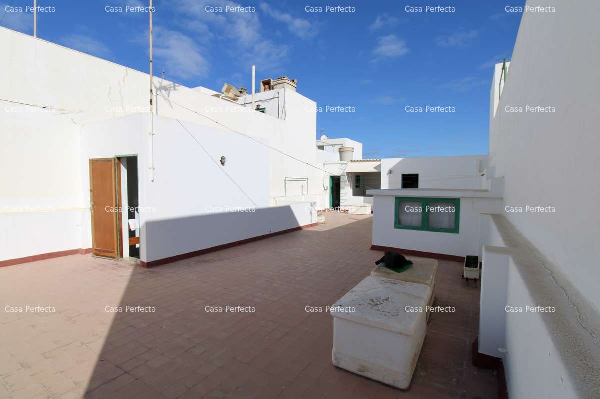 Vista exterior de Casa o xalet en venda en Arrecife amb Traster i Moblat