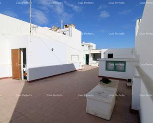 Vista exterior de Casa o xalet en venda en Arrecife amb Traster i Moblat