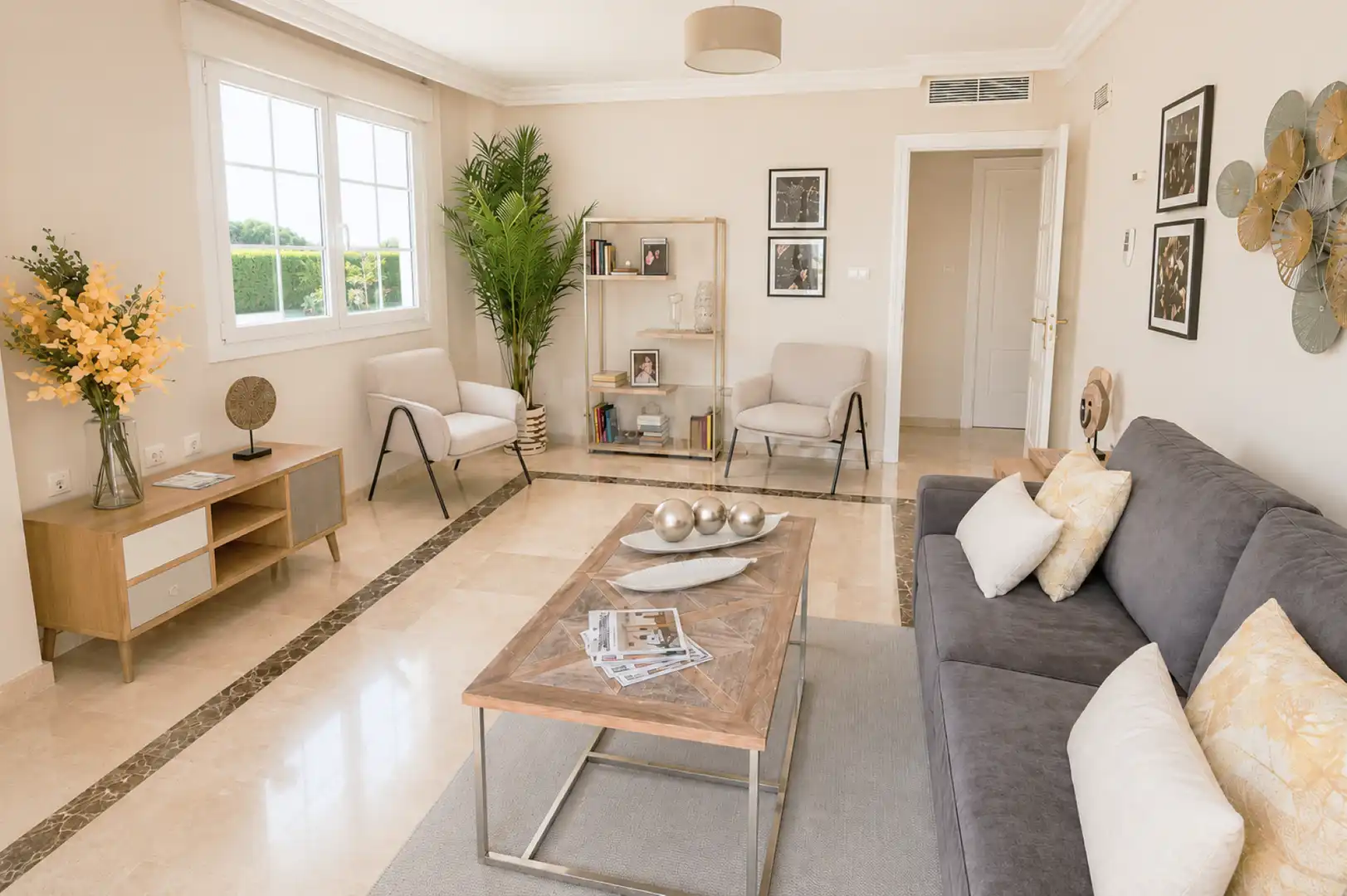 Living room of Flat for rent in Marbella  with Terrace and Swimming Pool