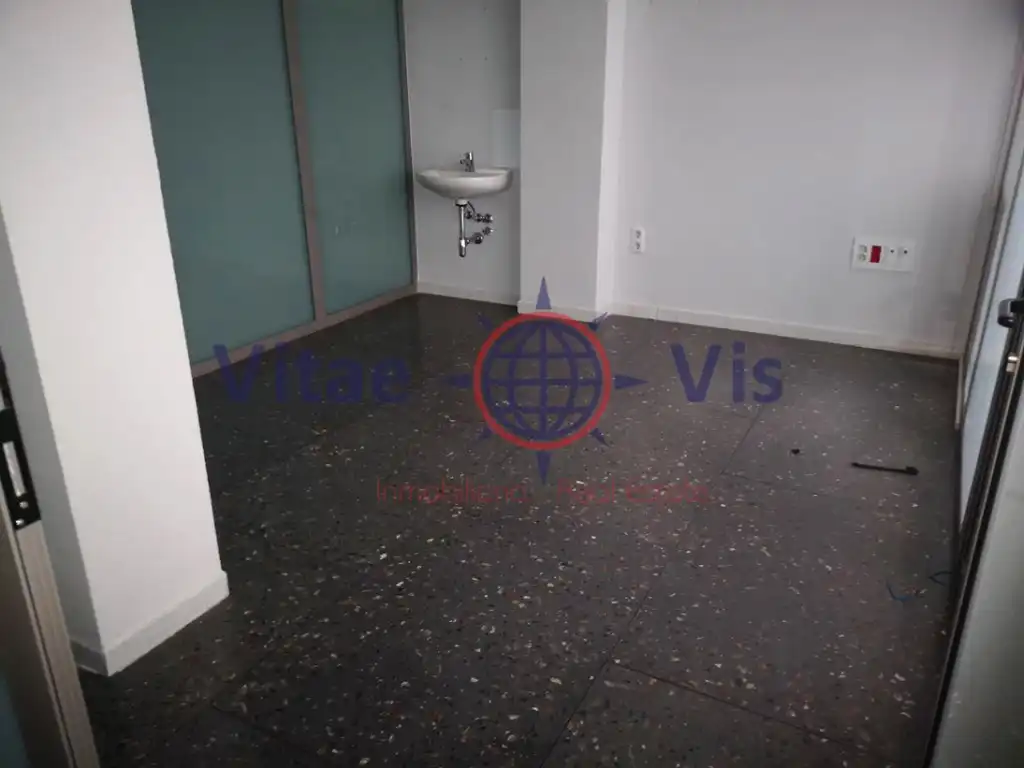 Local comercial de lloguer a Avenida Juan Carlos I, imagen 10