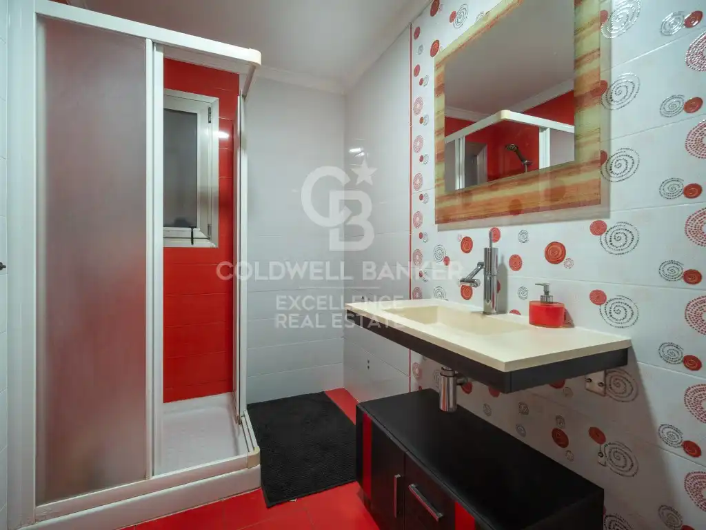 Bathroom of Houses for sale in Oliva  with Air Conditioner, Terrace and Swimming Pool