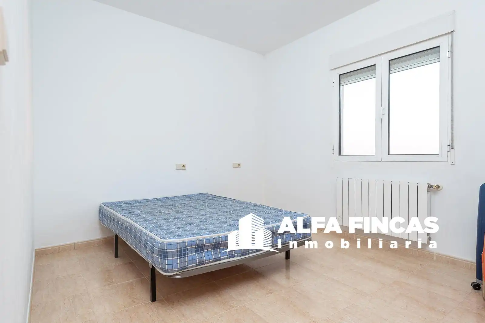 Schlafzimmer von Einfamilien-Reihenhaus zum Verkauf in Casasimarro mit Heizung und Privatgarten
