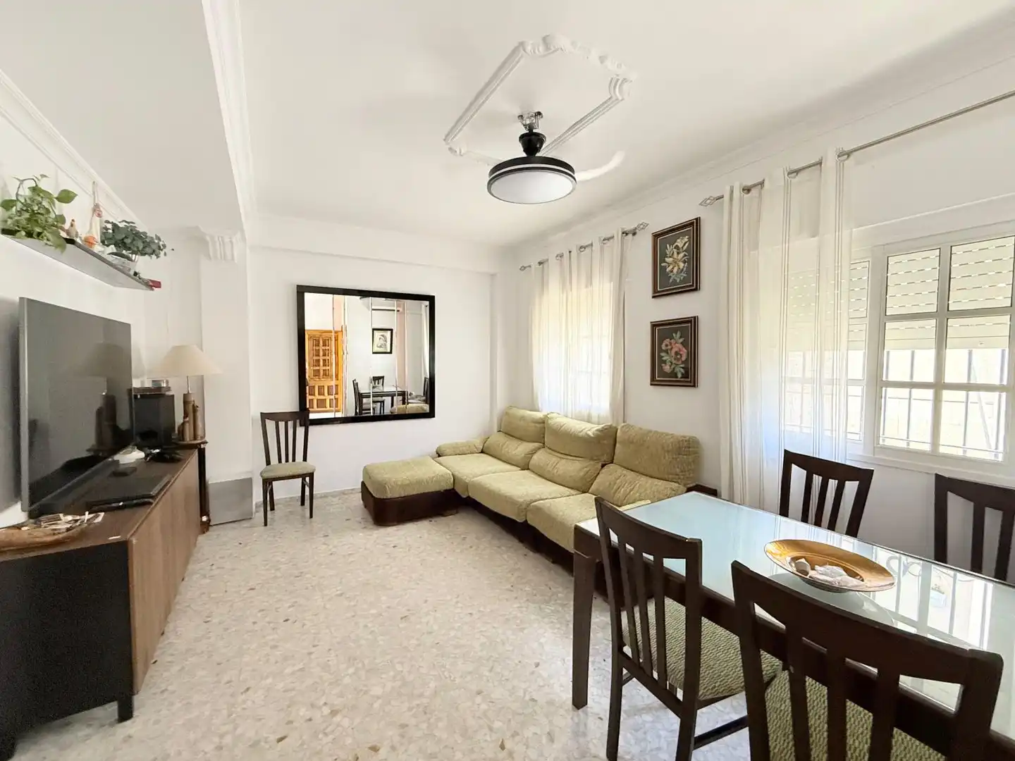 Sala d'estar de Casa o xalet en venda en Jerez de la Frontera amb Terrassa