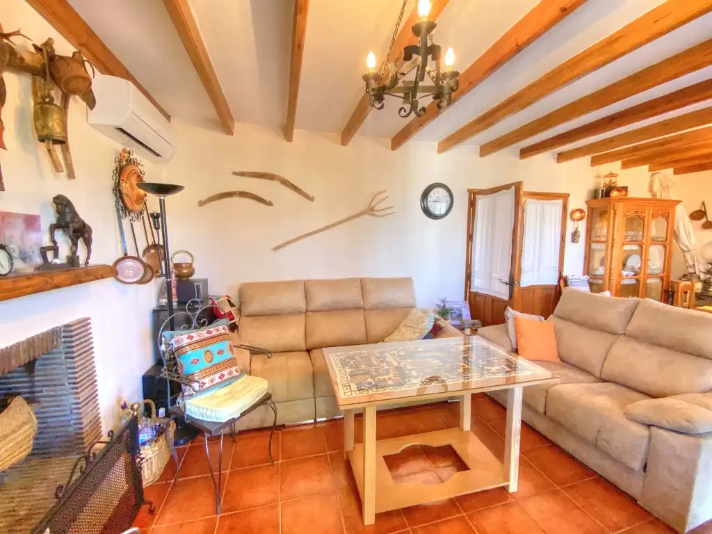 Wohnzimmer von Country house zum Verkauf in Moclinejo mit Klimaanlage, Privatgarten und Terrasse