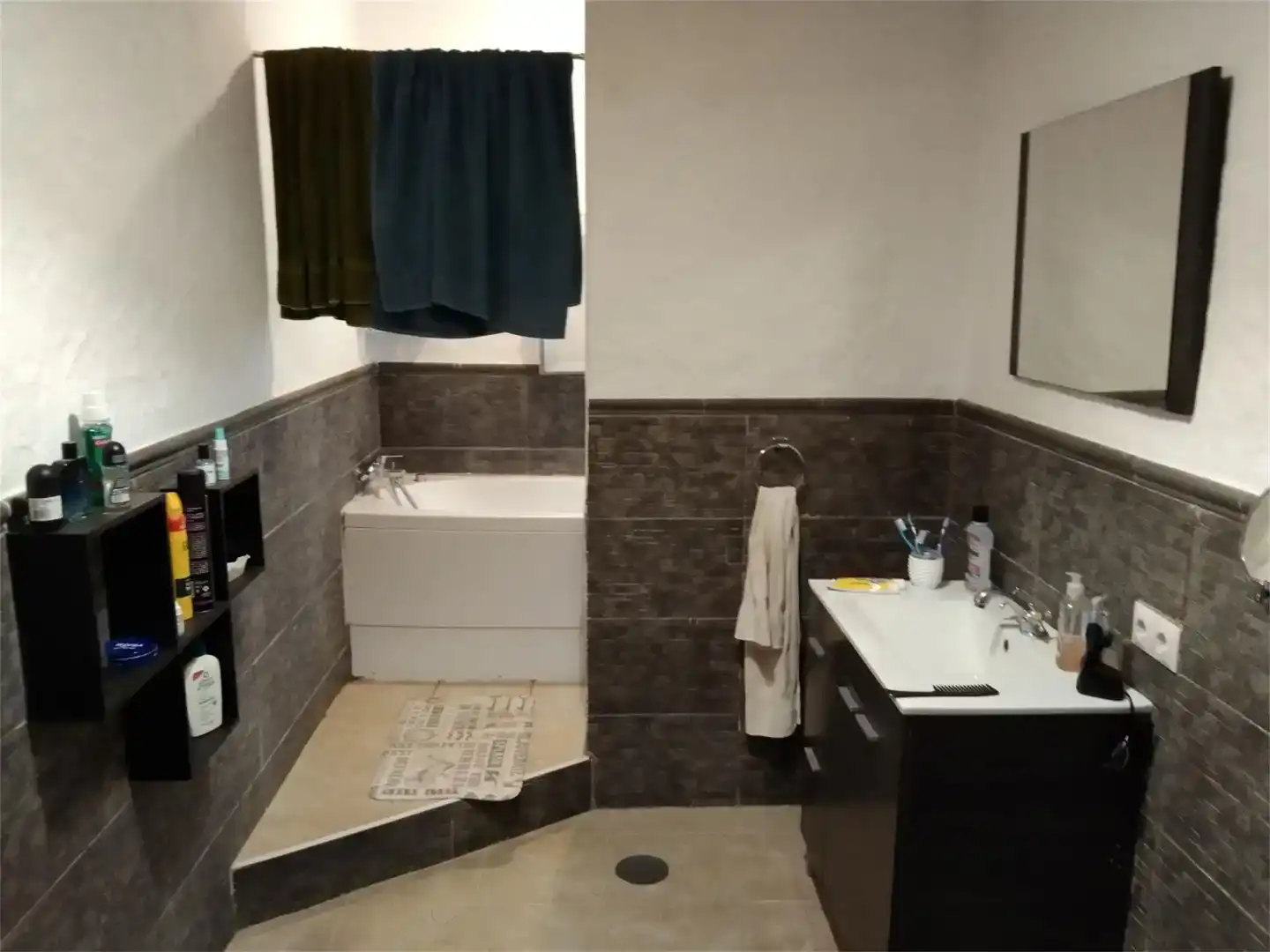 Baño de Piso en venta en Carratraca con Jardín privado, Piscina y Amueblado