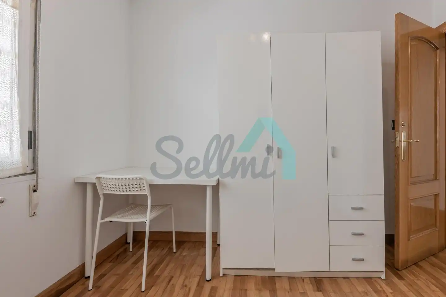 Habitación en Escultor Laviada, Vallobín