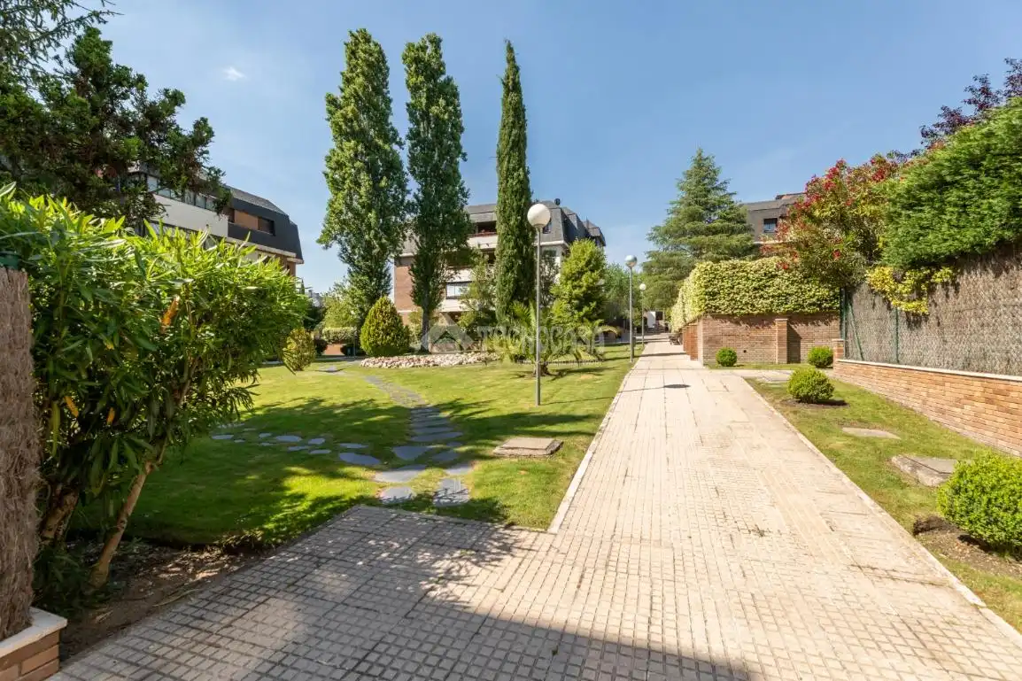 Außenansicht von Wohnung zum Verkauf in Majadahonda mit Heizung und Terrasse