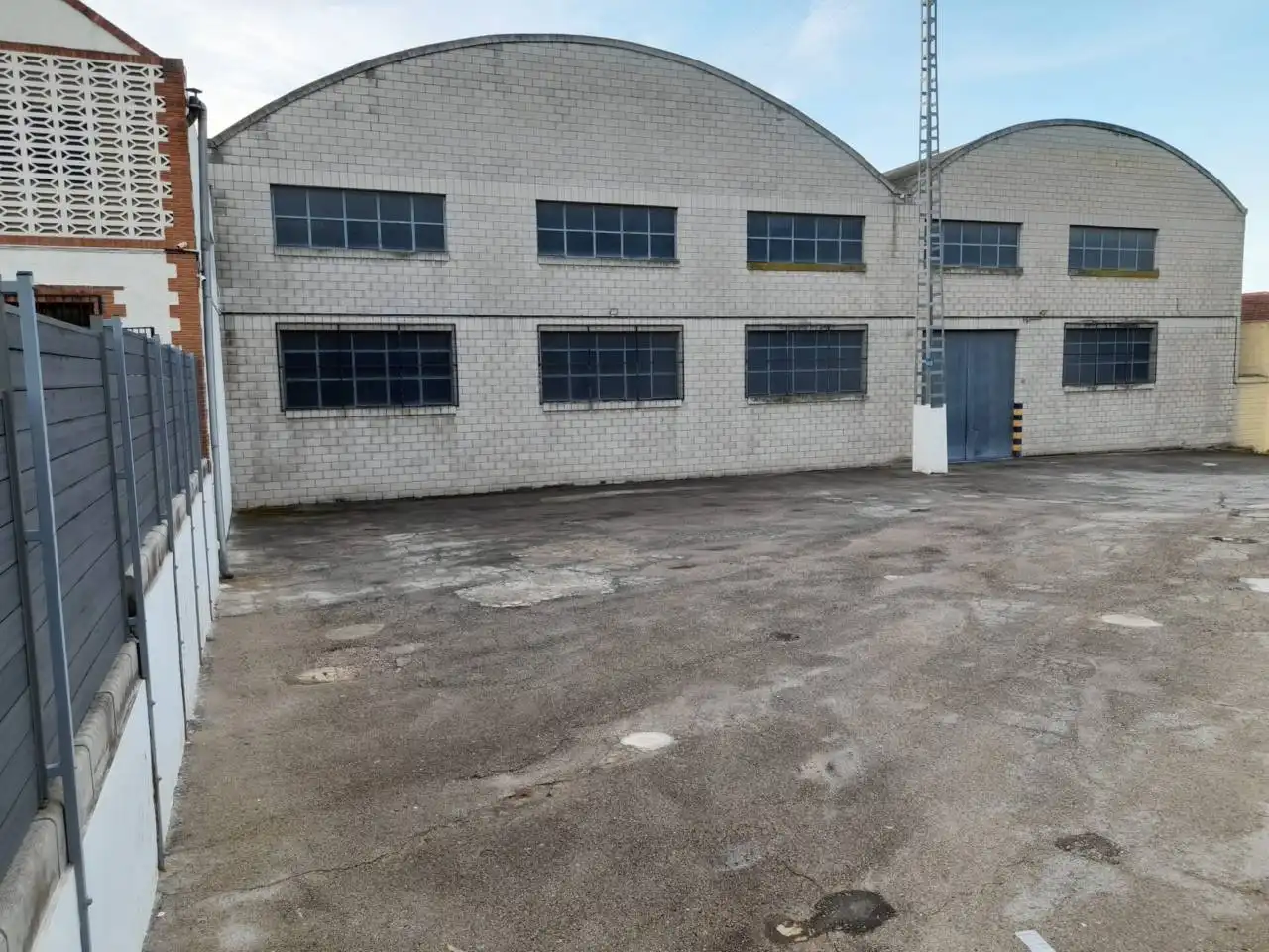 Vista exterior de Nau industrial de lloguer en Biar, Alicante