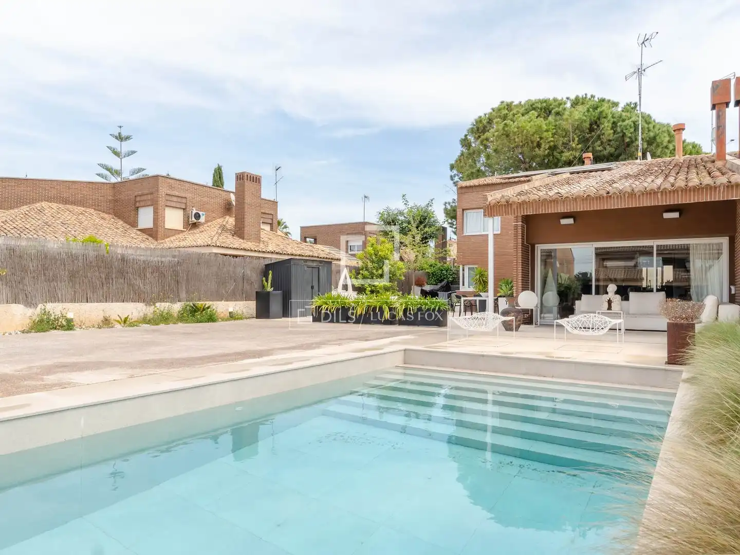 Vista exterior de Casa o xalet de lloguer en Rocafort amb Aire condicionat, Calefacció i Parquet
