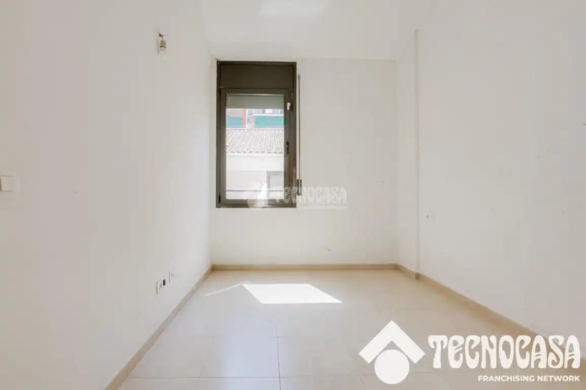 Bedroom of Buildings for sale in Barcelona