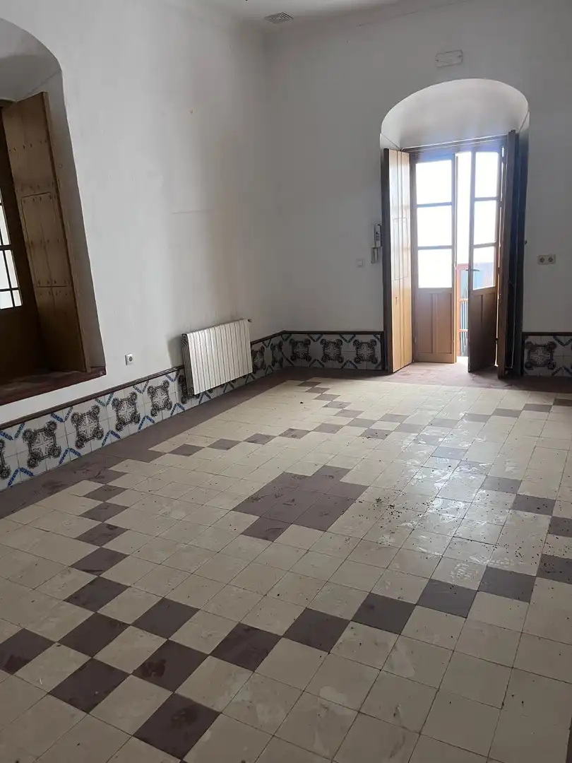Buildings for sale in Constantina