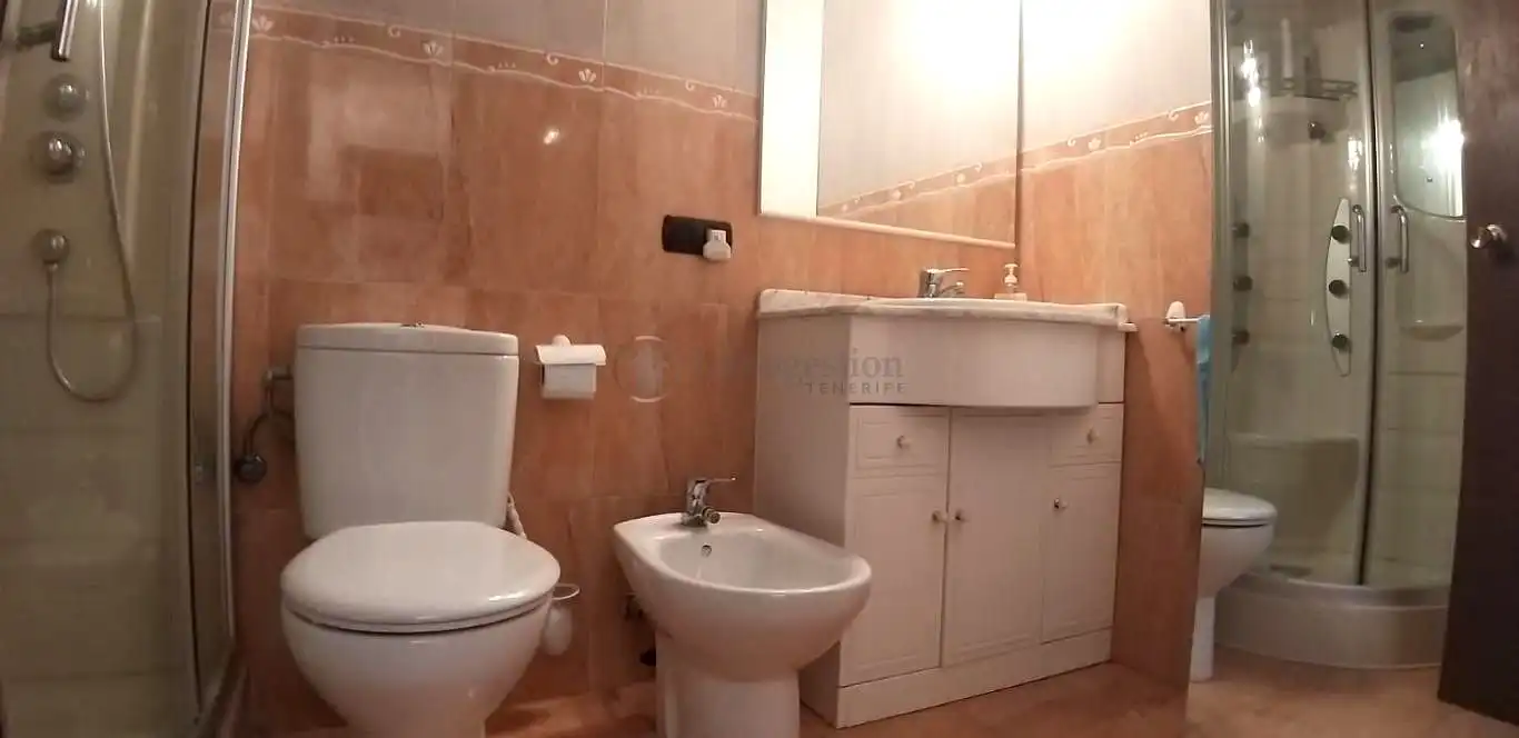 Bany de Estudi en venda en Adeje amb Moblat, Balcó i Piscina comunitària