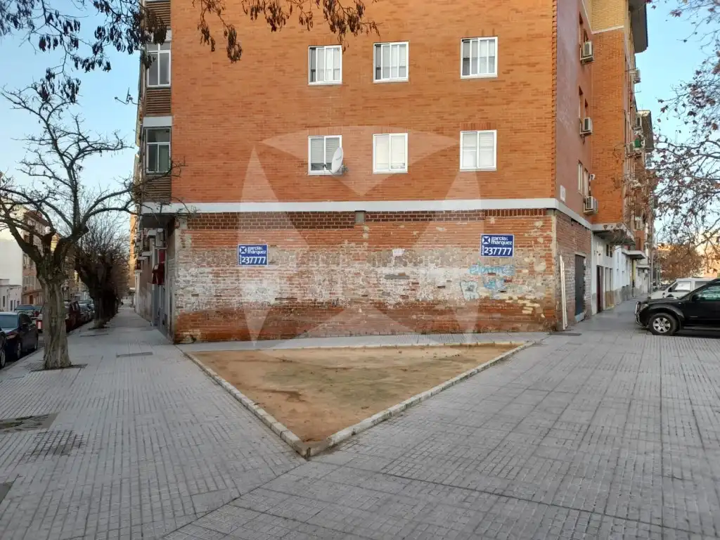 Local comercial en venda a Calle Pintor Barjola