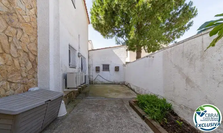 Jardí de Casa o xalet en venda en Empuriabrava amb Calefacció, Terrassa i Piscina