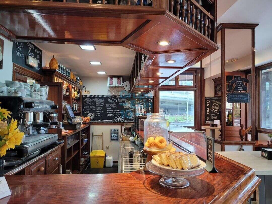 Local en venda en Donostia - San Sebastián  amb Moblat