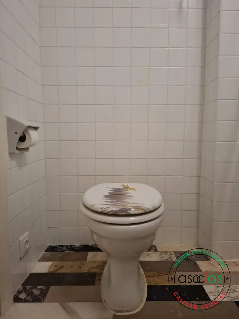 Bany de Pis en venda en Gijón  amb Calefacció
