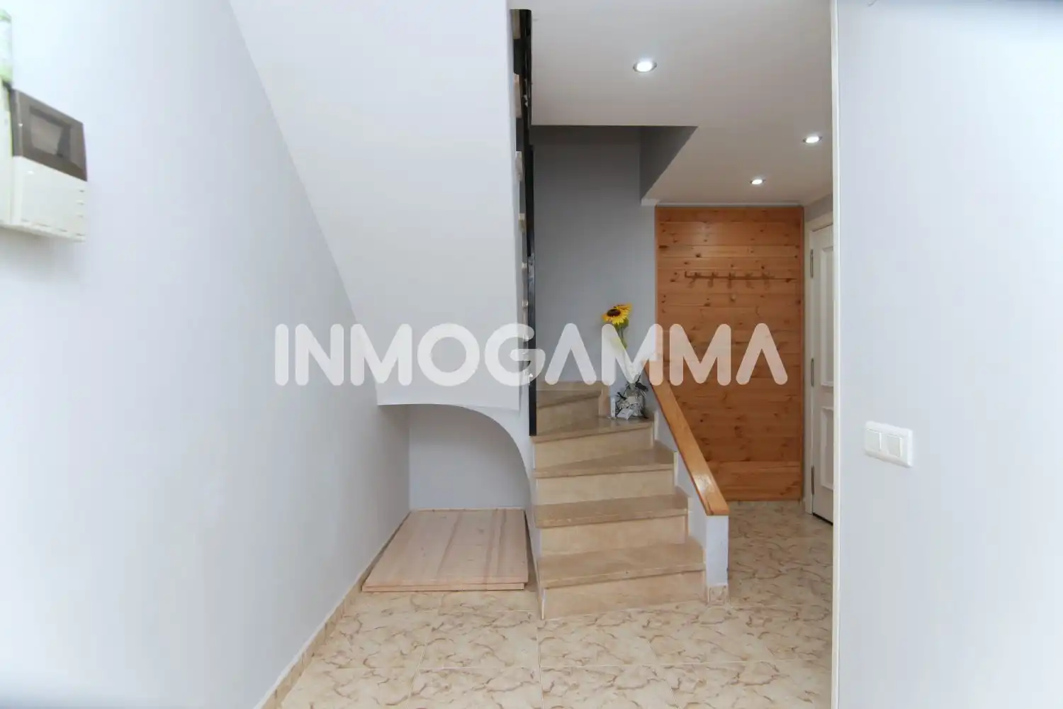 Maisonette zum Verkauf in Cullera mit Klimaanlage, Abstellraum und Balkon