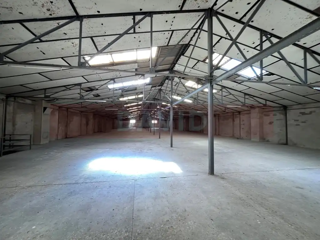 Nau industrial en venda en Figueres