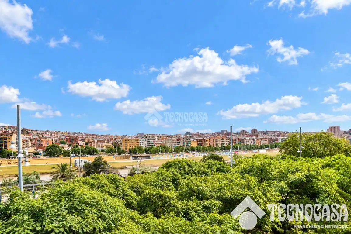 Vista exterior de Piso en venta en Sant Andreu