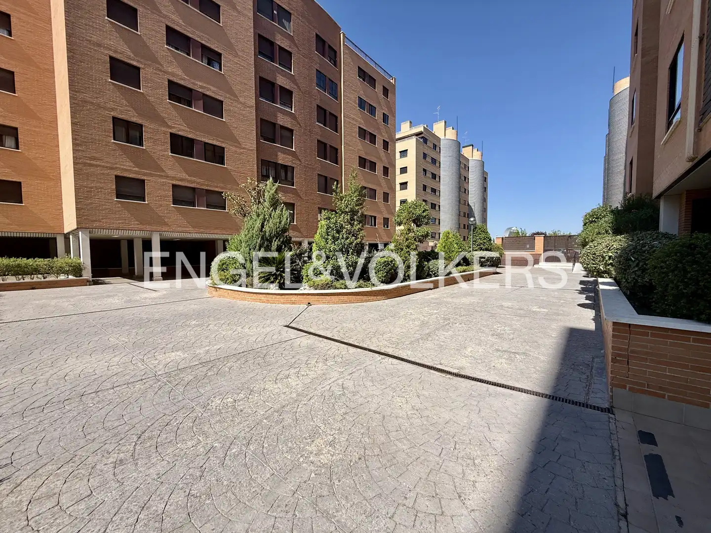 Vista exterior de Piso de alquiler en Madrid con Aire acondicionado, Calefacción y Piscina