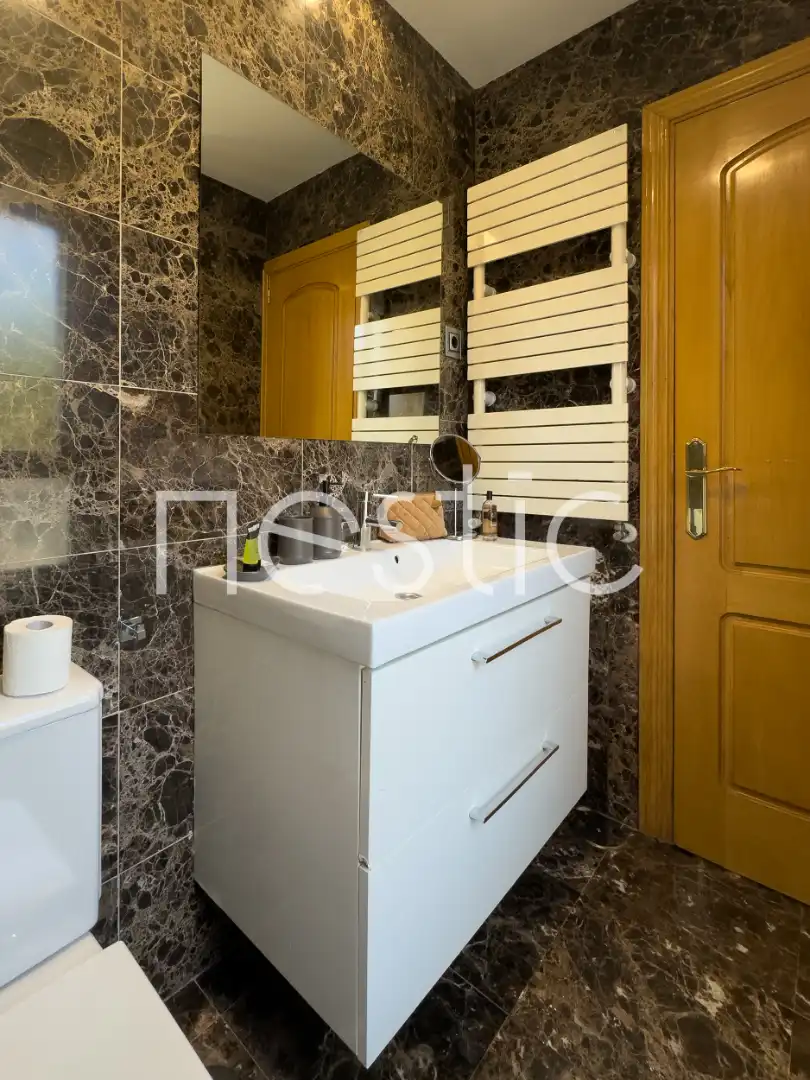 Baño de Apartamento de alquiler en Madrid con Aire acondicionado, Calefacción y Terraza