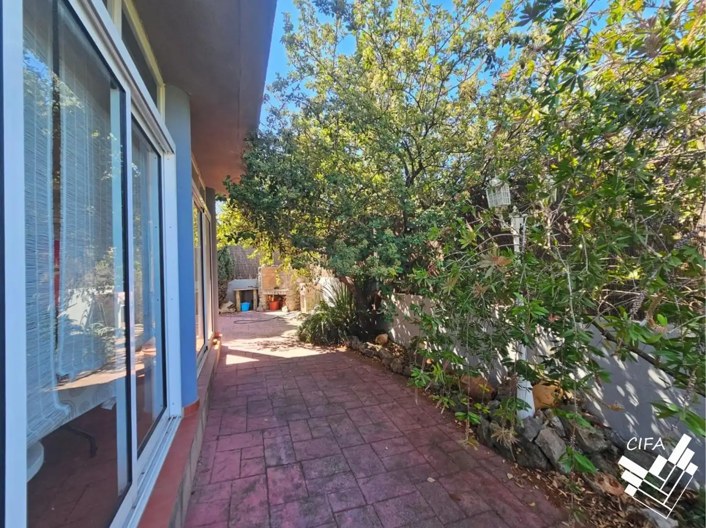 Vista exterior de Casa o xalet en venda en Santa Magdalena de Pulpis amb Aire condicionat, Jardí privat i Terrassa