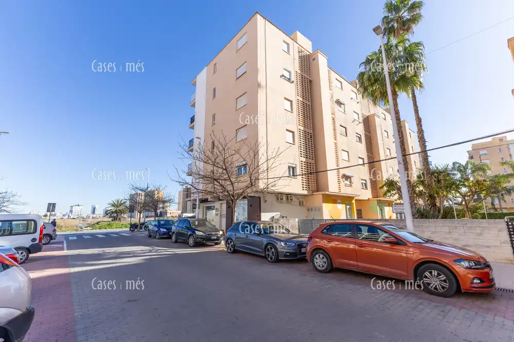Vista exterior de Apartamento en venta en La Pobla de Farnals con Terraza, Amueblado y Piscina comunitaria