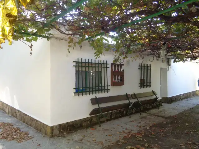 Vista exterior de Casa o chalet en venta en Navamorcuende con Aire acondicionado, Jardín privado y Trastero