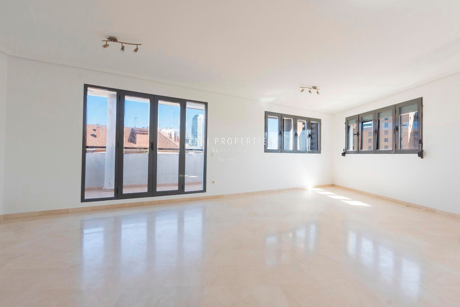 Sala d'estar de Àtic de lloguer en  Valencia Capital amb Aire condicionat, Calefacció i Terrassa