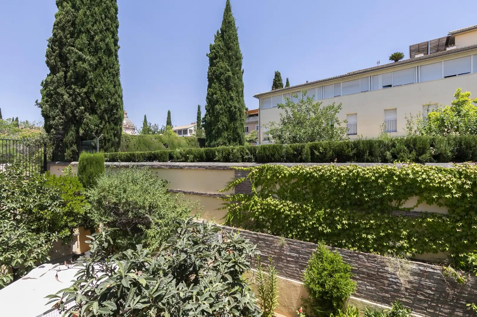 Jardí de Casa adosada en venda en Granada amb Jardí privat
