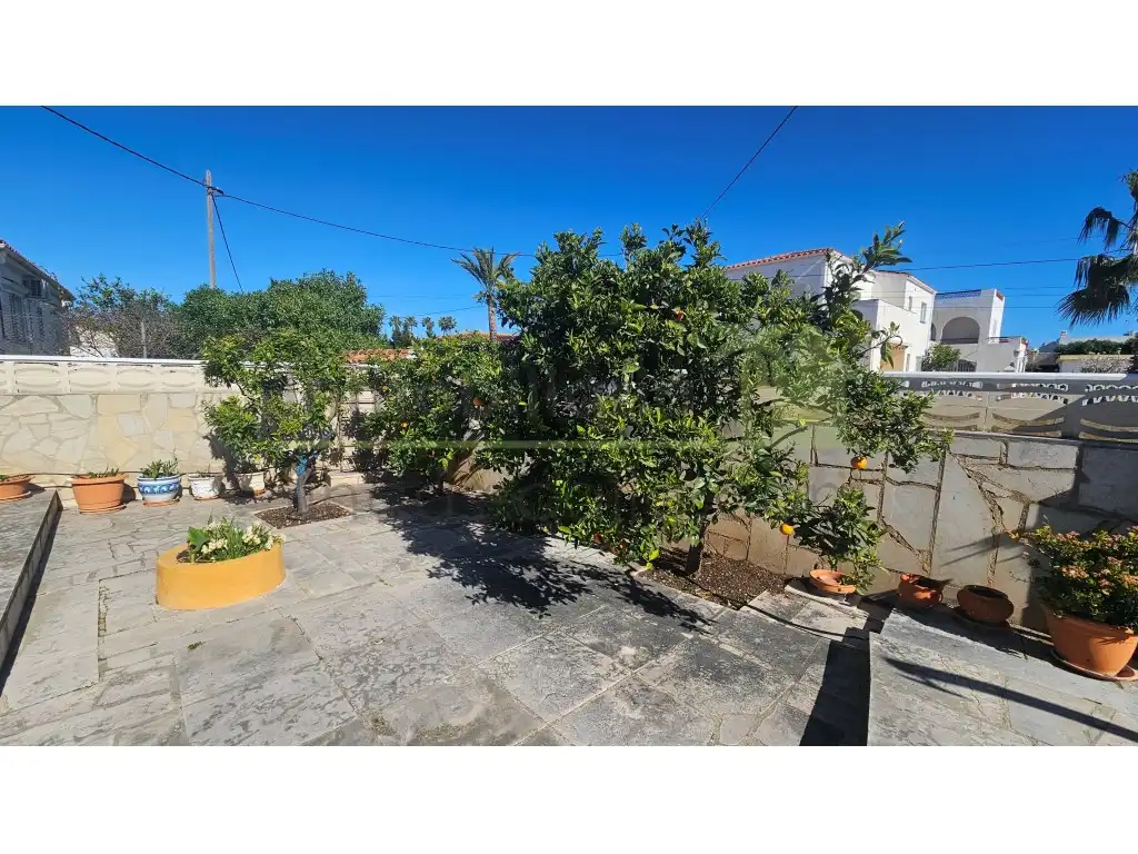Vista exterior de Casa o xalet en venda en Vinaròs amb Aire condicionat, Calefacció i Jardí privat