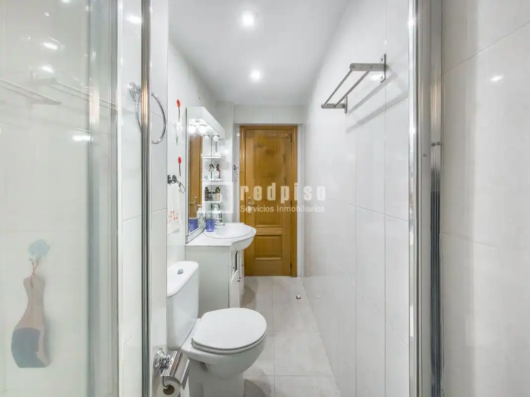Bathroom of Flat for sale in Alcorcón  with Heating, Private garden and Terrace