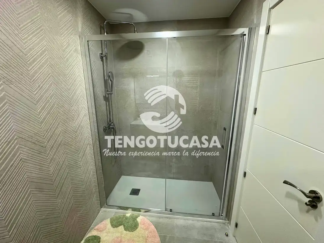 Bany de Pis en venda en Madrid amb Aire condicionat, Calefacció i Moblat