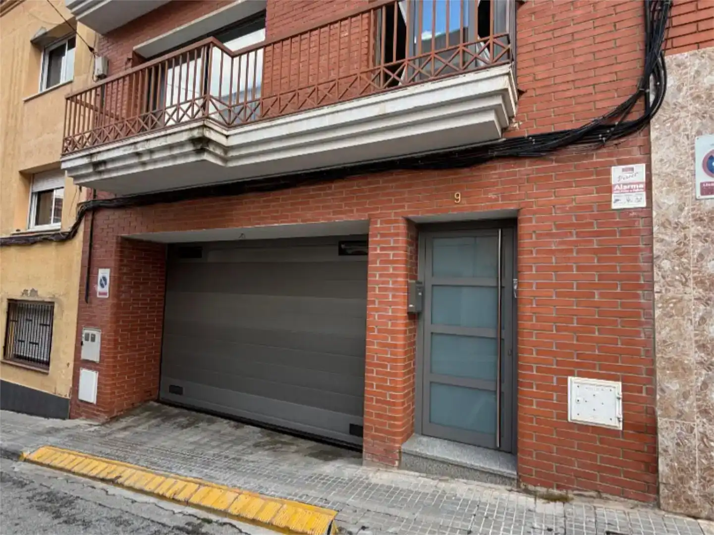 Vista exterior de Casa adosada en venta en Rubí con Aire acondicionado y Balcón