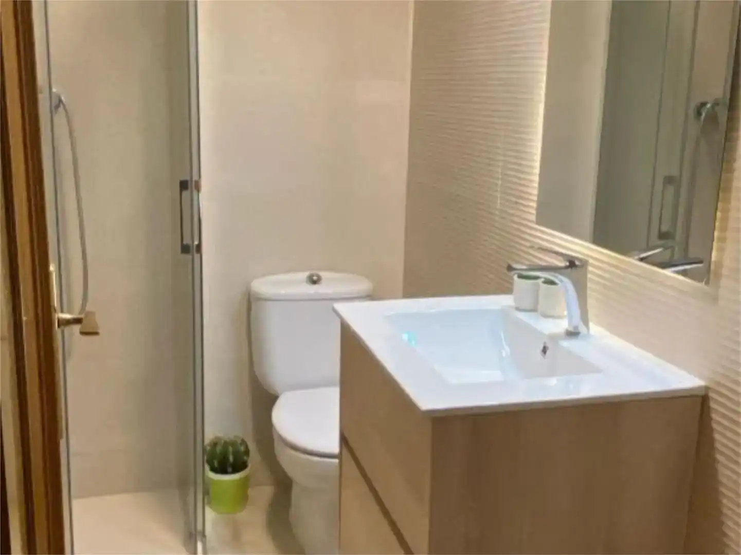 Baño de Piso para compartir en Torrent con Aire acondicionado, Amueblado y Balcón