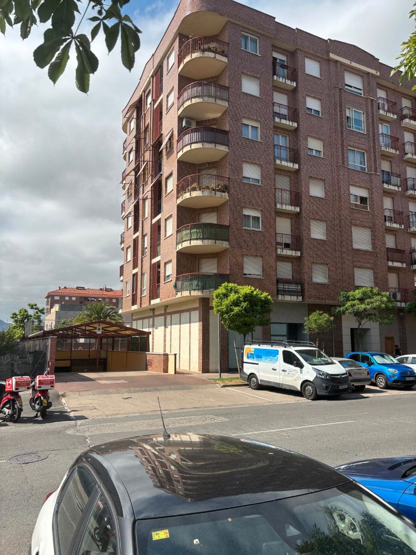 Vista exterior de Pis en venda en  Logroño amb Aire condicionat, Calefacció i Parquet