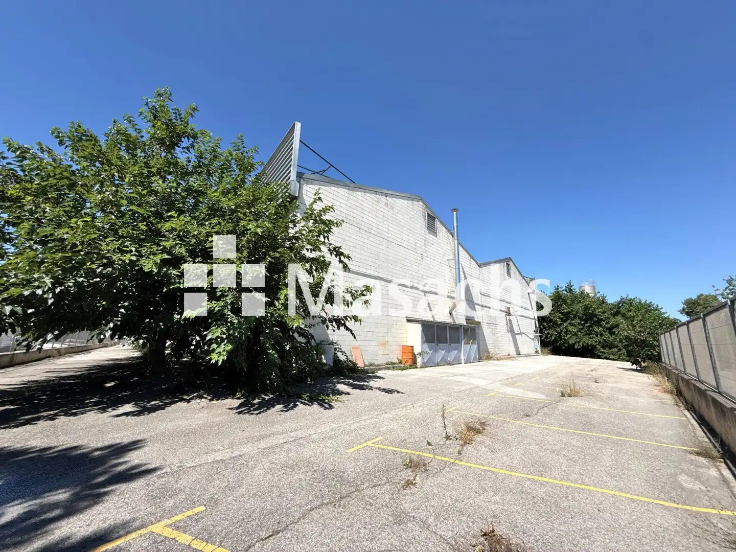 Vista exterior de Nave industrial en venta en Martorell