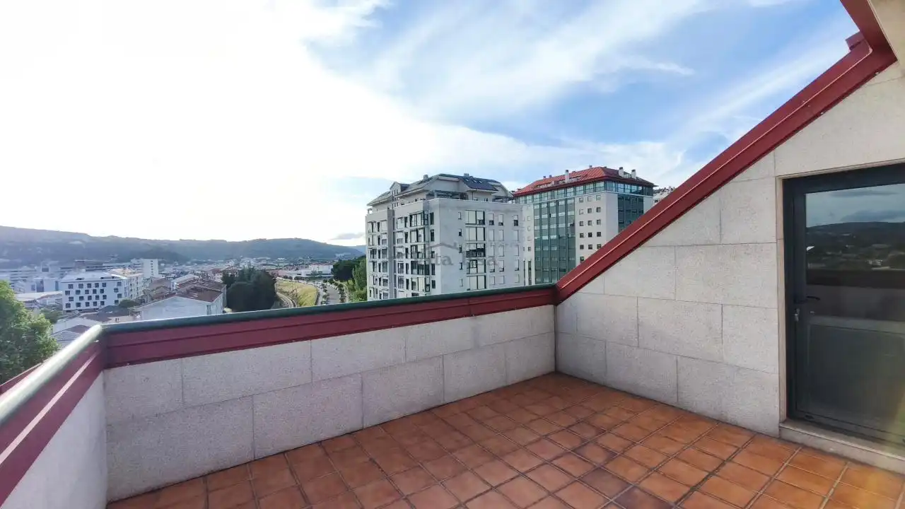 Terrassa de Pis de lloguer en Ourense Capital  amb Calefacció, Parquet i Terrassa